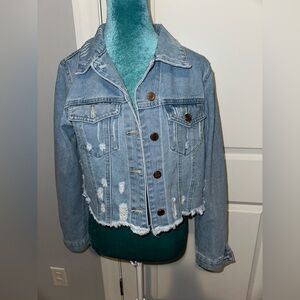 Cropped distressed Jean Jacket 🧥✨